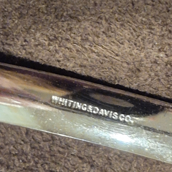 Elegant Floral W & D Silver tone Floral Bangle - Picture 3 of 9